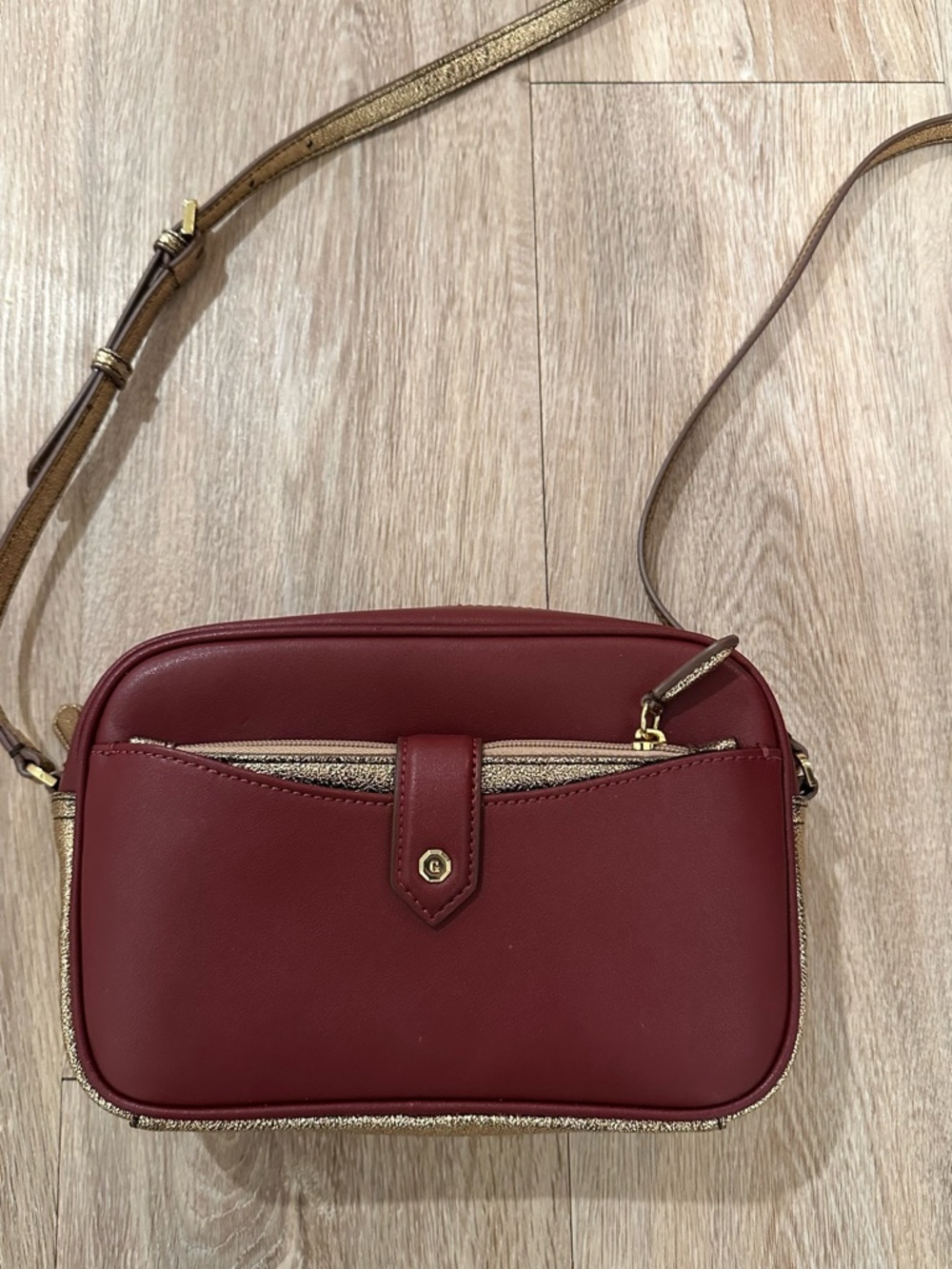 Gili New Crossbody Bag in burgundy with Gold - has wallet included - Picture 3 of 6